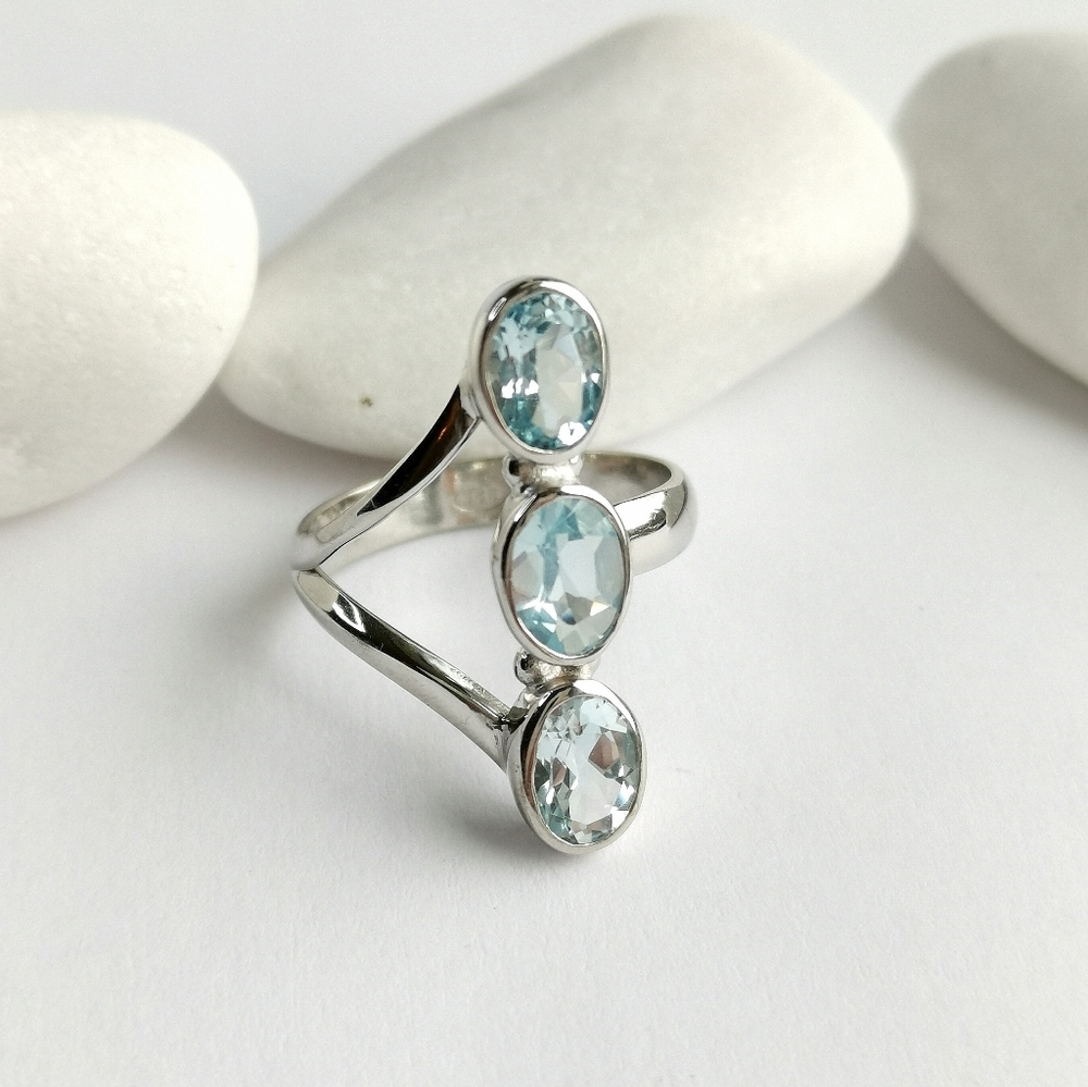 Sterling Silver Blue Topaz Gemstone Ring Size 7